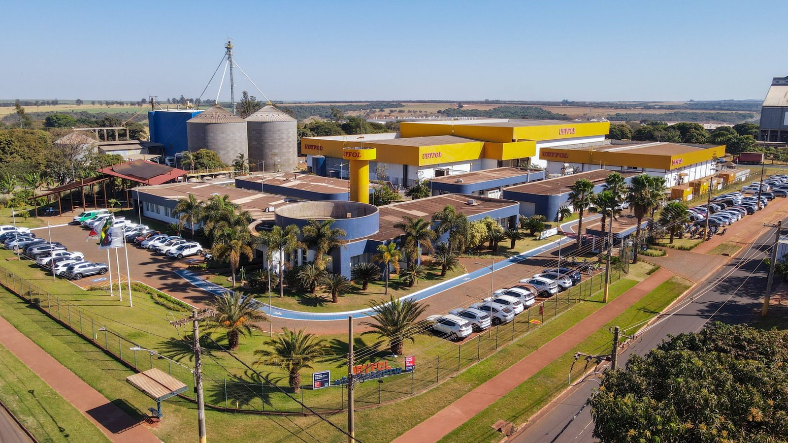 Com acesso ao crédito, agro mineiro investe em novas tecnologias para maior produtividade e redução de custos 1 Sede da Ubyfol, multinacional brasileira referência em nutrição vegetal, em Uberaba, no Triângulo Mineiro