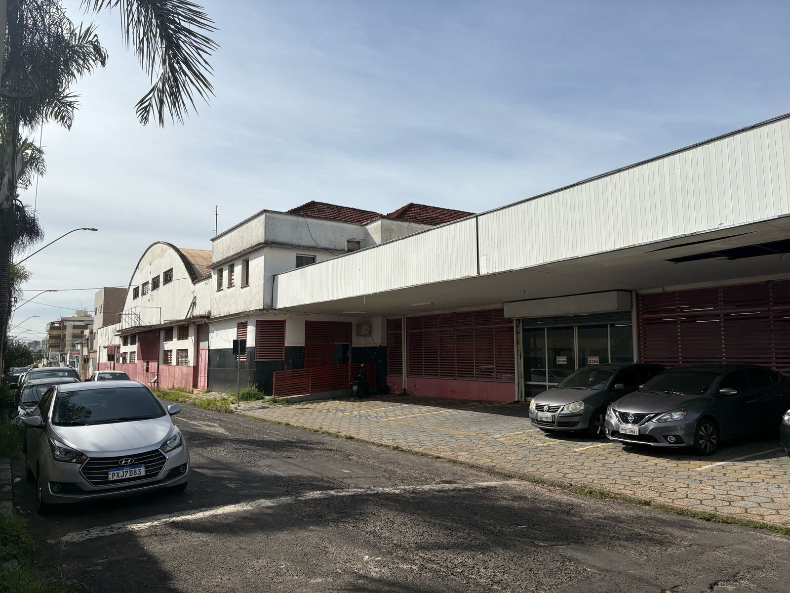 Governo de Minas lança edital de leilão virtual de imóveis pertencentes ao Estado 1 Os imóveis estão localizados em Araguari, Belo Horizonte, Divinópolis, Frutal, Lagoa da Prata, Ubá, Uberlândia e até em Salvador, na Bahia