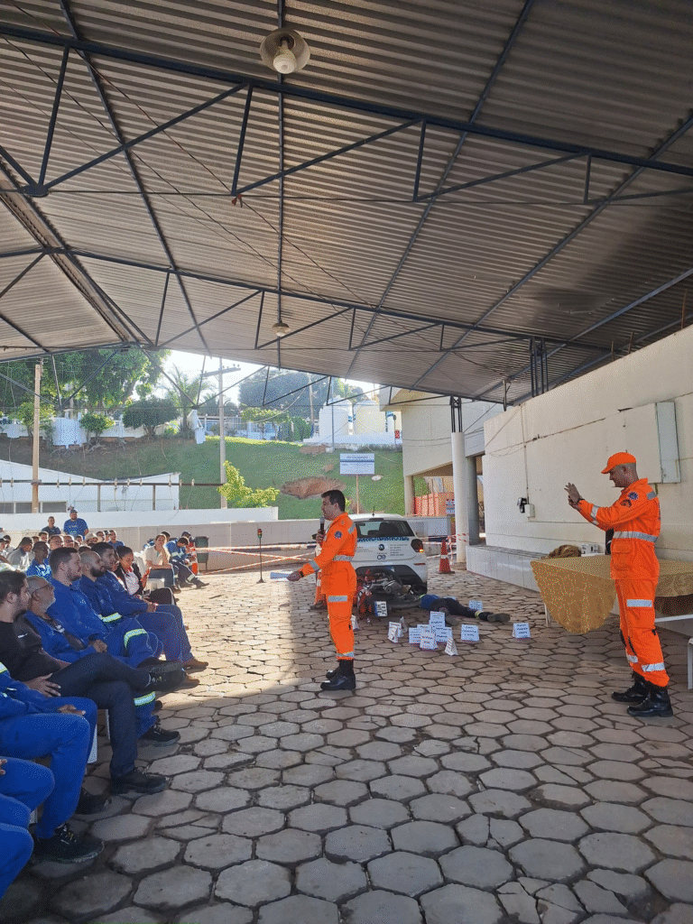 Maio Amarelo: Trabalhadores da Águas de Valadares participam de blitz educativa e palestra sobre segurança no trânsito 1 image 173