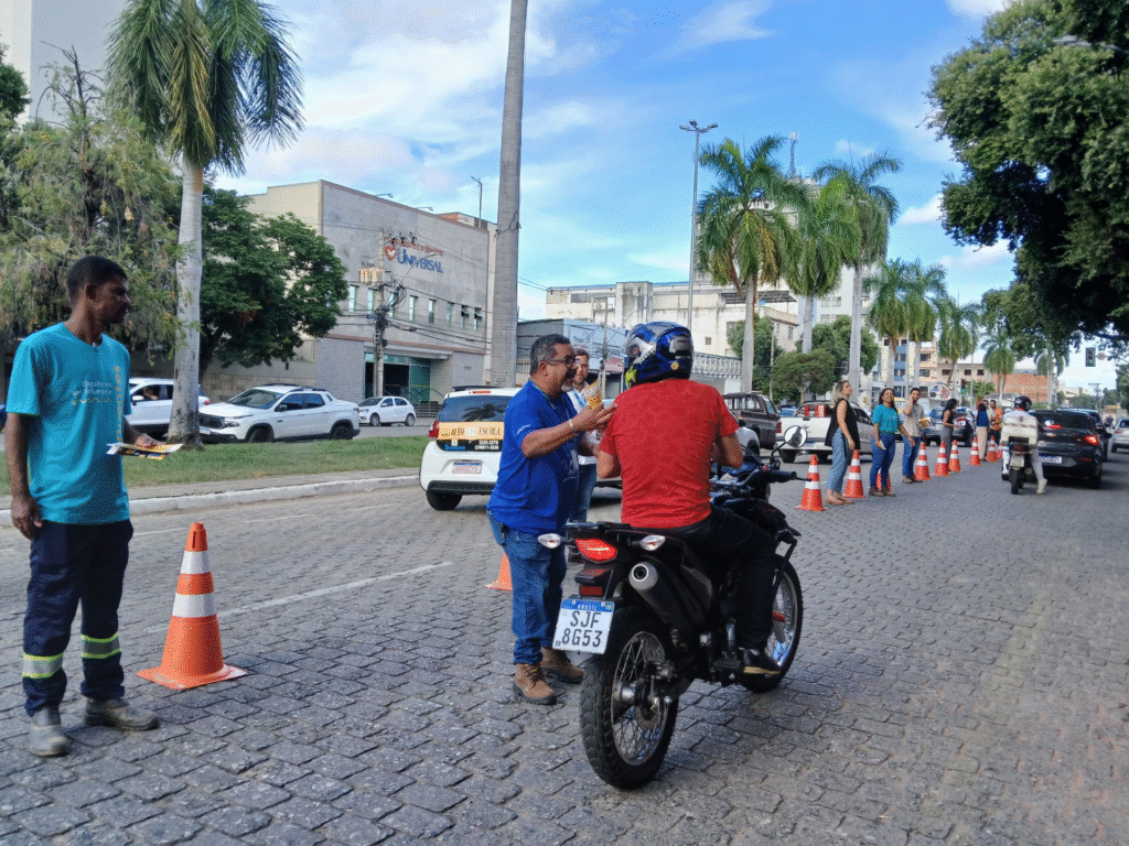 Maio Amarelo: Trabalhadores da Águas de Valadares participam de blitz educativa e palestra sobre segurança no trânsito 5 image 176