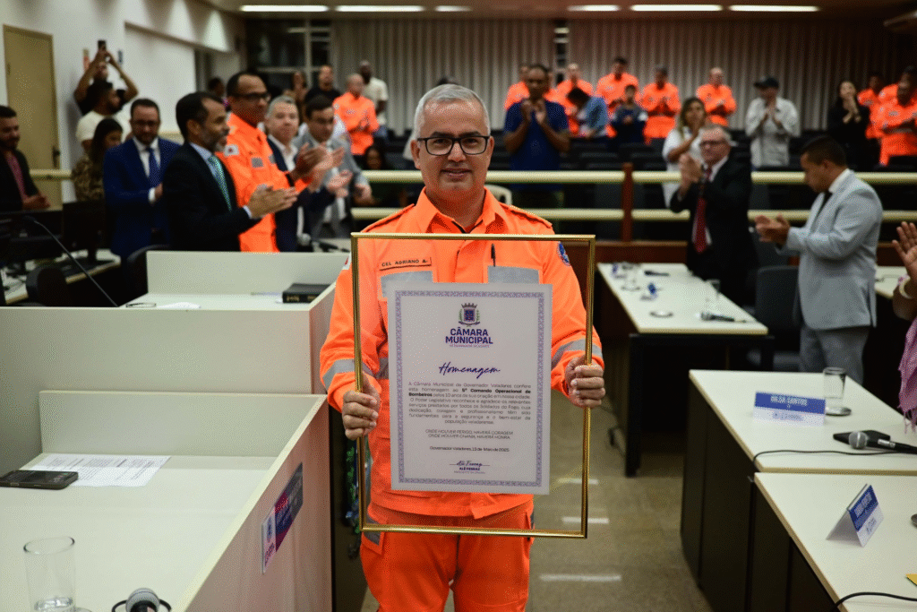 Câmara de Valadares presta homenagem ao Corpo de Bombeiros e aos Soldados do Fogo 3 image 71