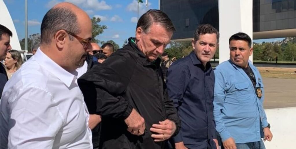 Professor Mateus, o ex-presidente Jair Bolsonaro, Alex Diniz... eles estão juntos por um estado de Minas Gerais ainda melhor