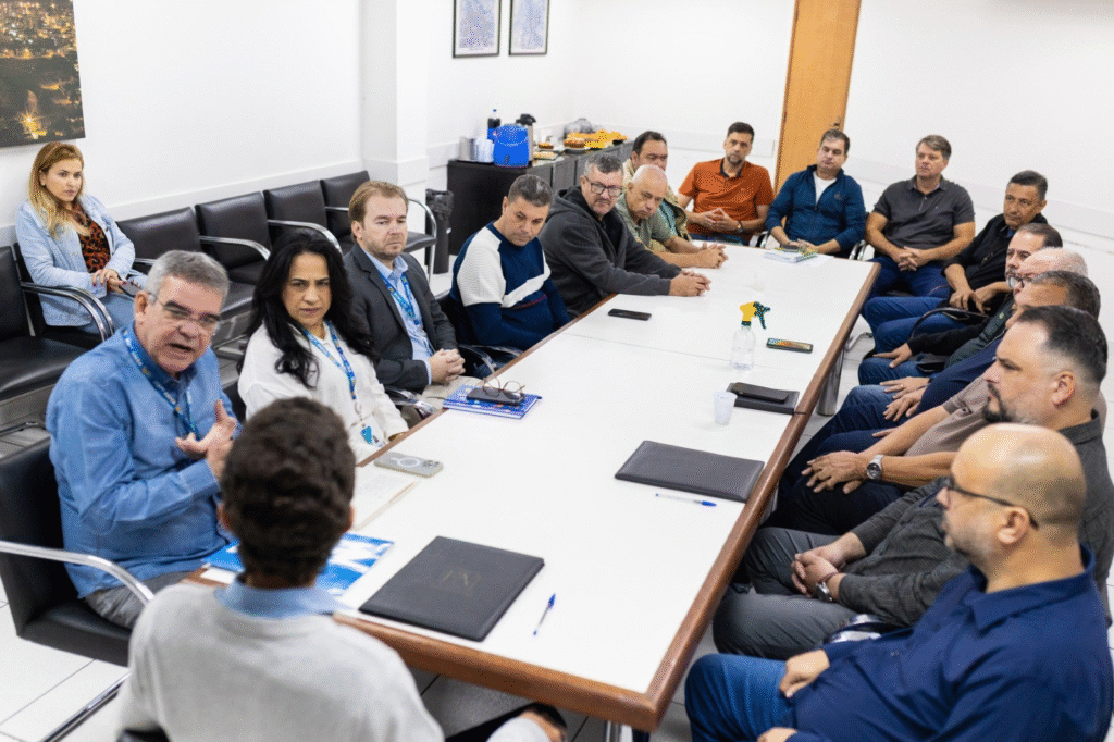Prefeitura de Ipatinga formaliza contrato de financiamento para renovação da frota de ônibus 1 image 226