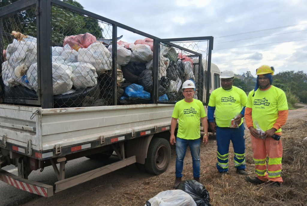 Mutirão da Limpeza da Nova 381 retira cerca 155 toneladas de lixo e entulho da rodovia 1 image 279