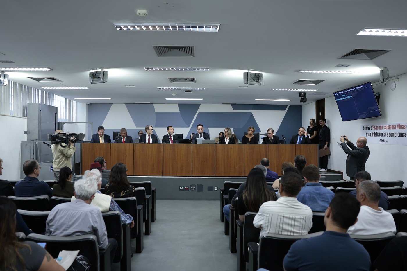 Debate sobre o dia do auditor fiscal ressalta importância da categoria