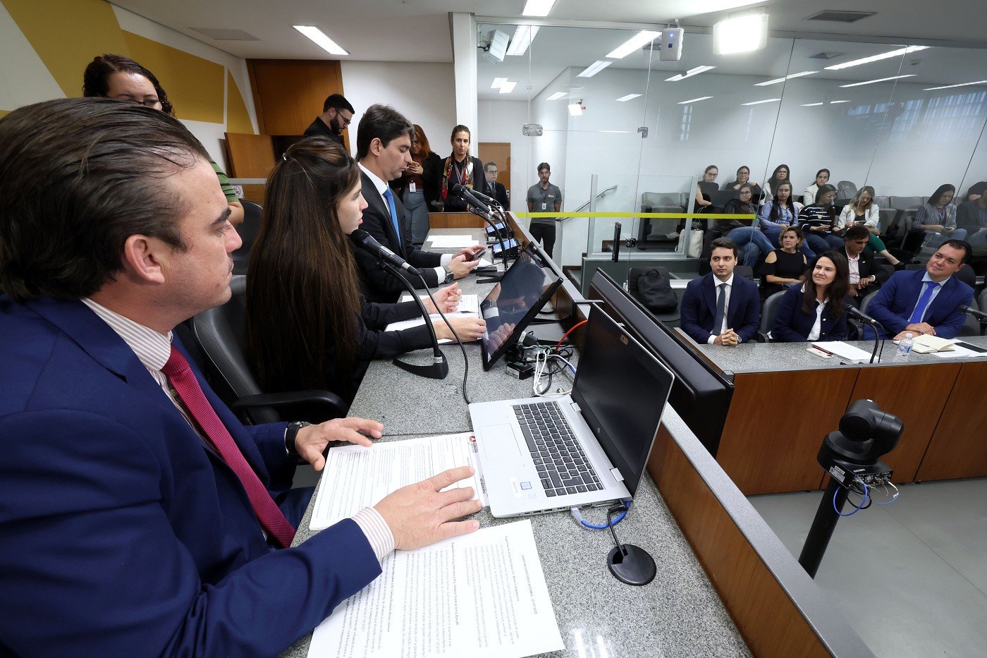 Comissão especial acata nomes de indicados para Artemig 1 Deputados fizeram perguntas aos indicados Breno Longobucco, como diretor-geral da Artemig, e Isabela Baruffi e Carlos Alvisi, como