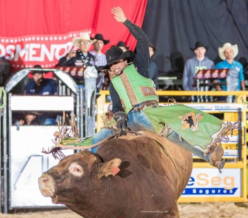 Cowboy Cleo Jones é campeão na Expo Guanhães 1 I039351