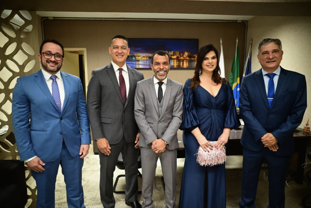 Câmara Municipal entrega Título de Cidadão Valadarense a personalidades do meio jurídico 4 image 155