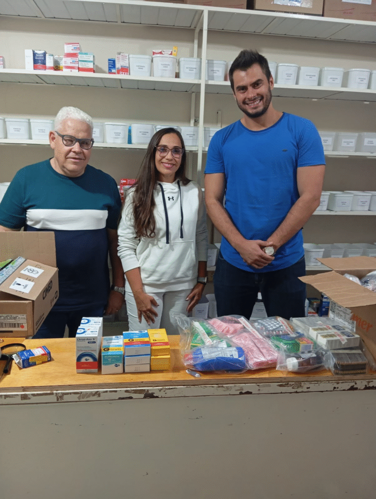 Curso de Farmácia da UNIVALE arrecada centenas de medicamentos para doar a instituições valadarenses 3 image 313