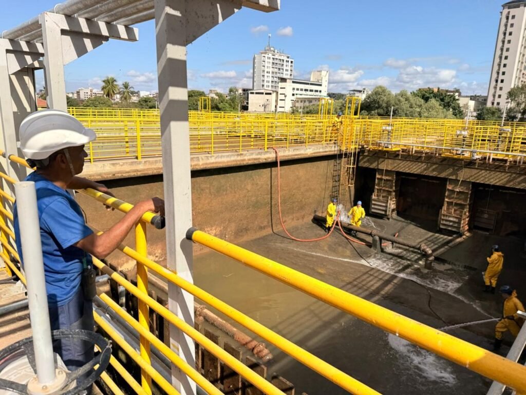 Águas de Valadares faz limpeza nos tanques da ETA Central nesta semana 11 17563292637741103650448631119045