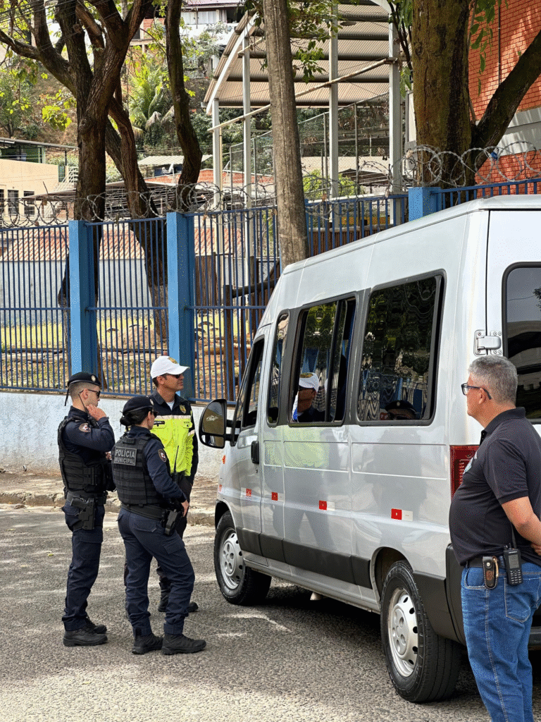 Ipatinga: Projeto Volta às Aulas com Segurança orienta motoristas sobre trânsito no entorno de escolas municipais 3 image 22