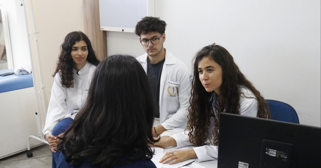 Intercâmbio: UNIVALE recebe estudante de Medicina da Romênia 1 image 319