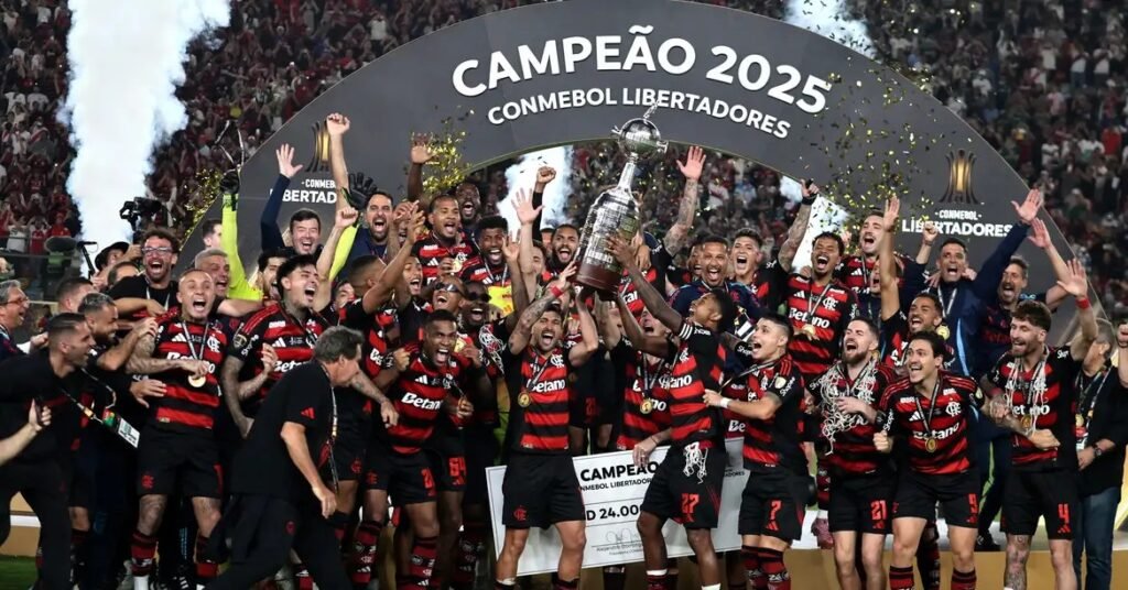 O primeiro tetracampeão da América do futebol brasileiro se chama Clube de Regatas do Flamengo