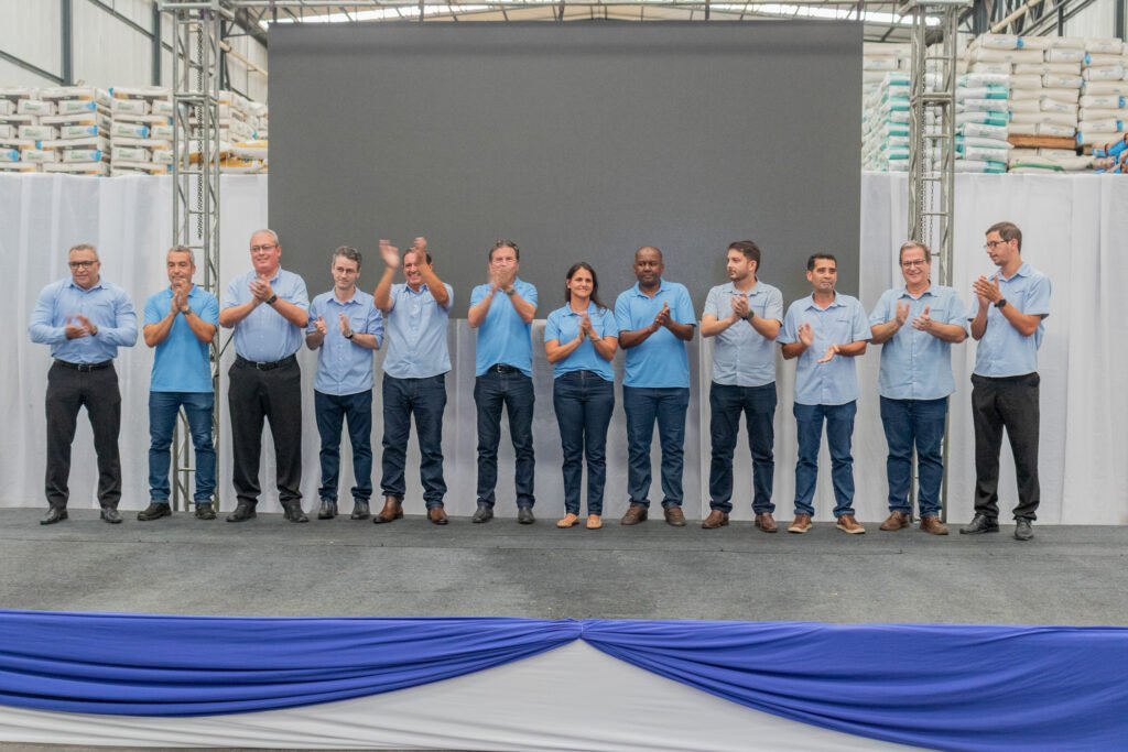 Em um clima de celebração e reconhecimento, a cerimônia foi aberta com pronunciamentos que ressaltaram a importância do cooperativismo