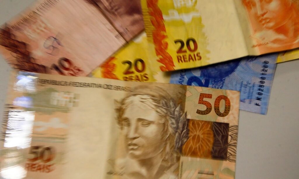 O benefício extra será pago em duas parcelas. A primeira será paga nesta sexta até 8 de maio