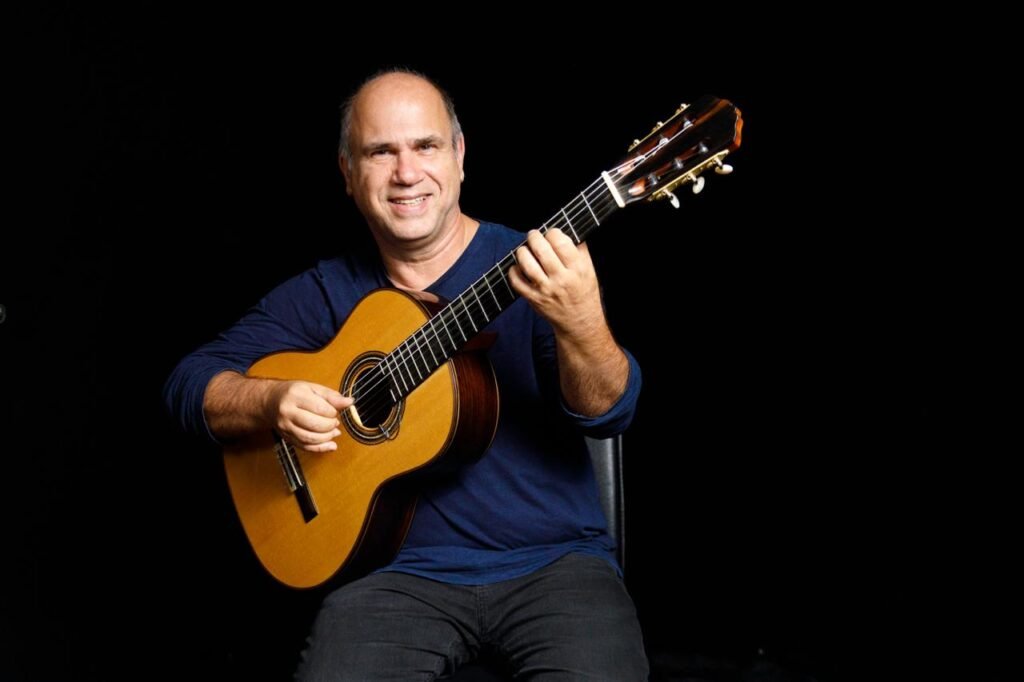 Um gigante da música brasileira. Este é Nelson Faria
