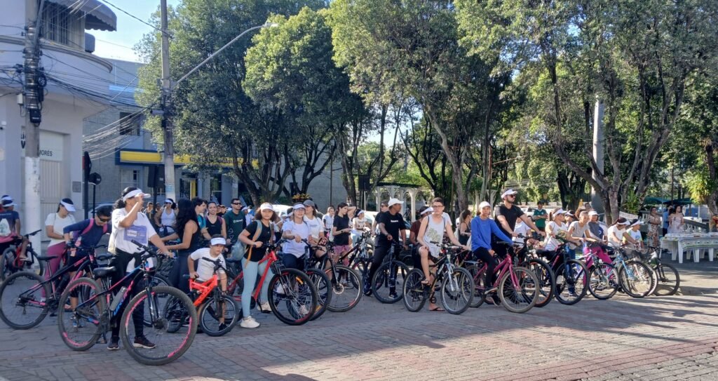 No dia 31 de maio, a equipe de Educação Ambiental do Parque Botânico Aliança Energia realizou atividades educativas durante um passeio