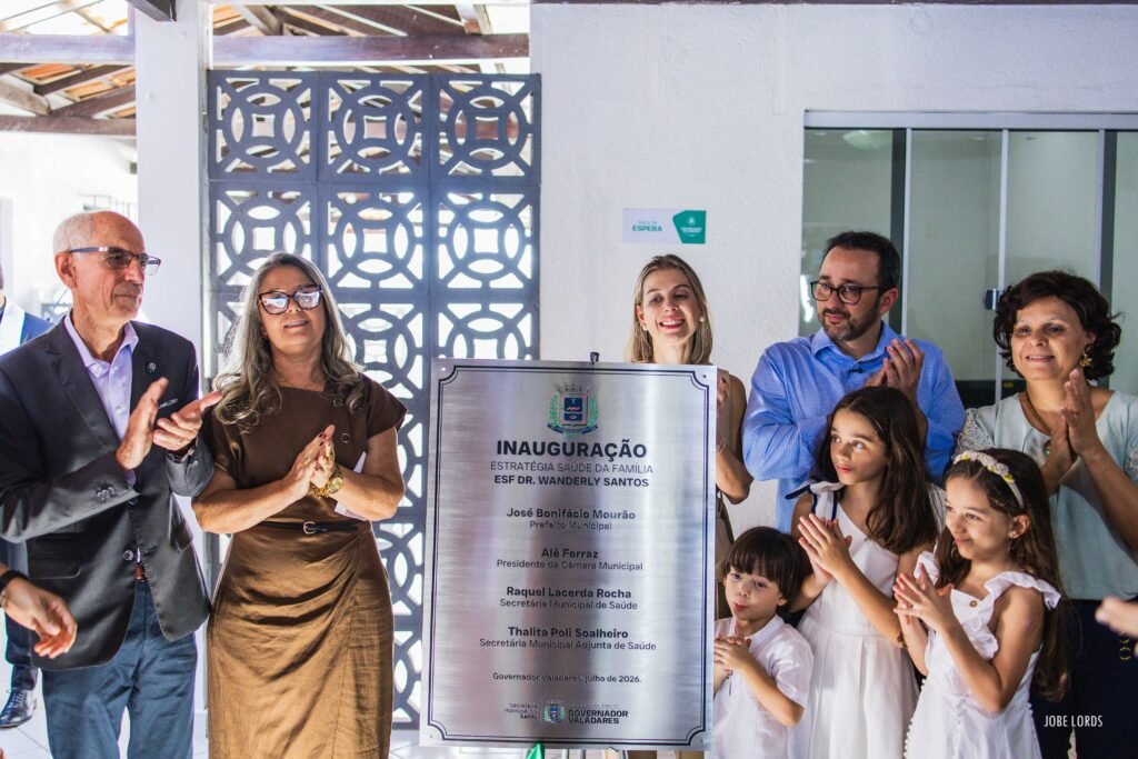 O prefeito Mourão e o presidente da Câmara Alê Ferraz marcaram presença na inauguração