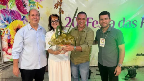 Festa das Flores transforma o ambiente na Praça dos Pioneiros 2 Festa das Flores transforma o ambiente na Praça dos Pioneiros