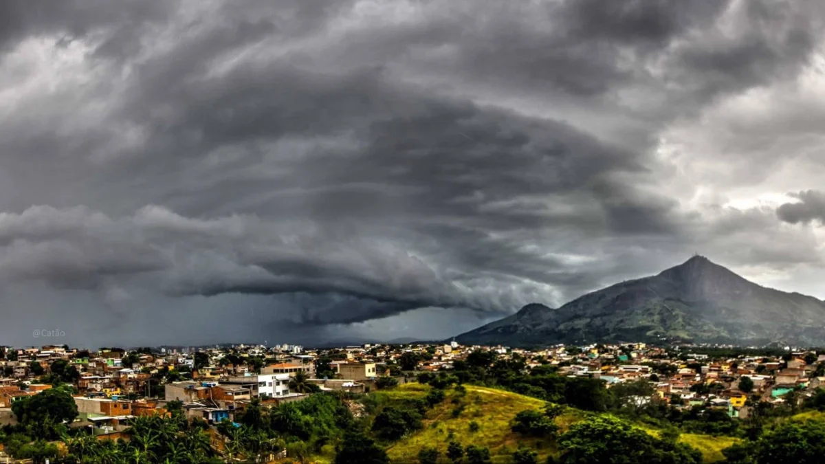 Prefeitura alerta para possibilidade de tempestades em Governador Valadares 1 147278060_3626218777446257_1679548581307410137_n
