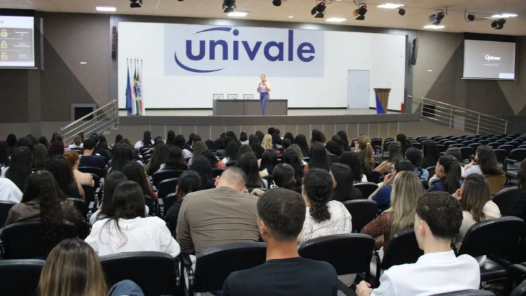 Curso de Fonoaudiologia apresenta planejamento em Encontro Acadêmico