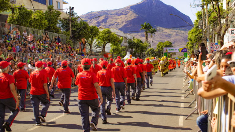 Sete de Setembro terá desfile com o tema “Cidadania em movimento: Valadares segue em frente” 8 Sete de Setembro terá desfile com o tema “Cidadania em movimento: Valadares segue em frente”