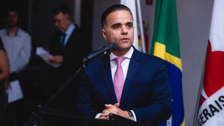 Presidente da OAB-MG participa da Semana Jurídica do UNILAVRAS com palestra sobre advocacia e inteligência artificial 
