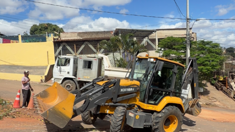 Prefeitura recupera trecho de avenida no bairro Azteca 5 Prefeitura recupera trecho de avenida no bairro Azteca