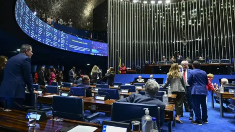 Senado aprova fim da escala 6×1 e redução da jornada de trabalho